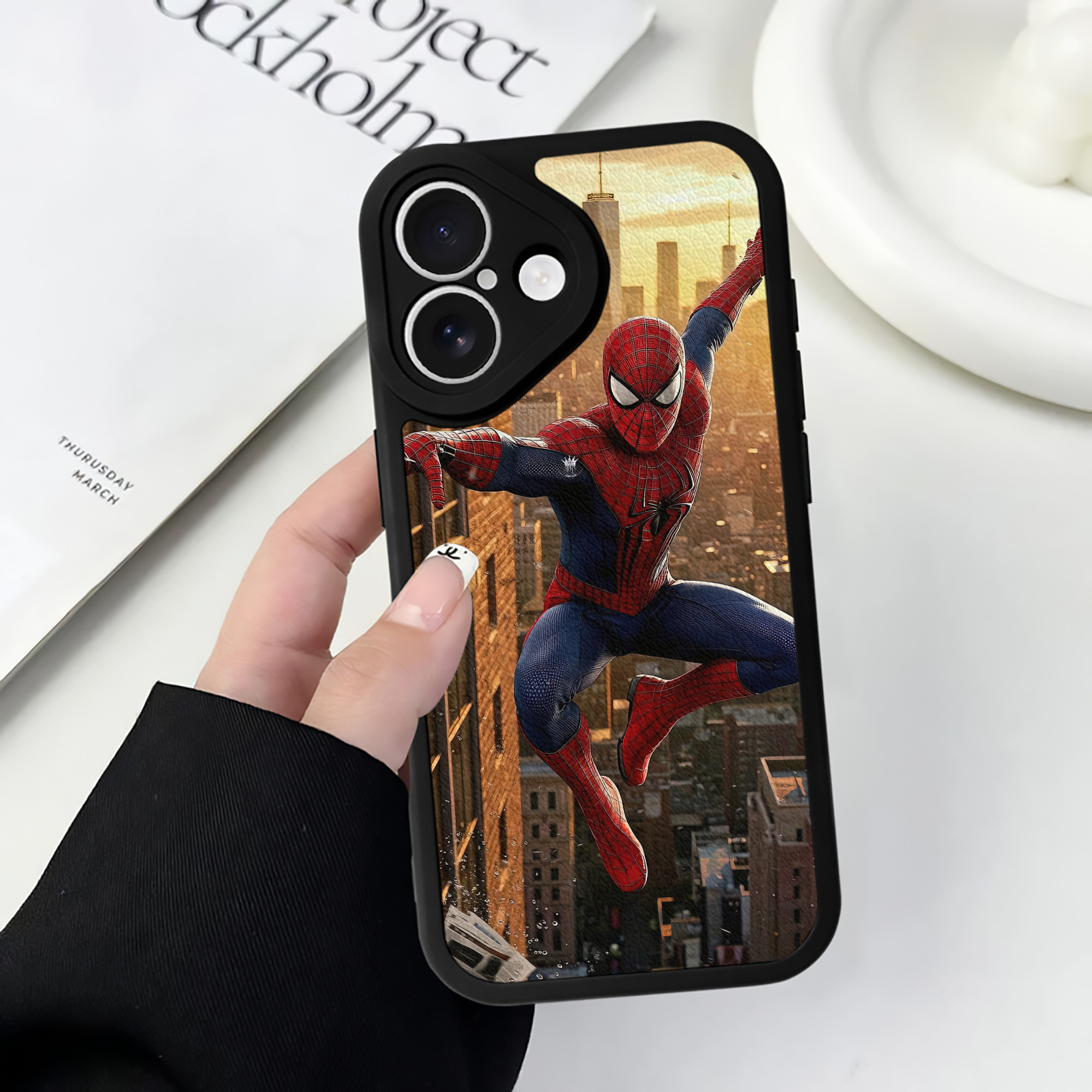（画像用） Spider Man スパイダーマン 【iPhone 16シリーズ対応】シリコンスマホケース（レザー調） 材質：シリコン